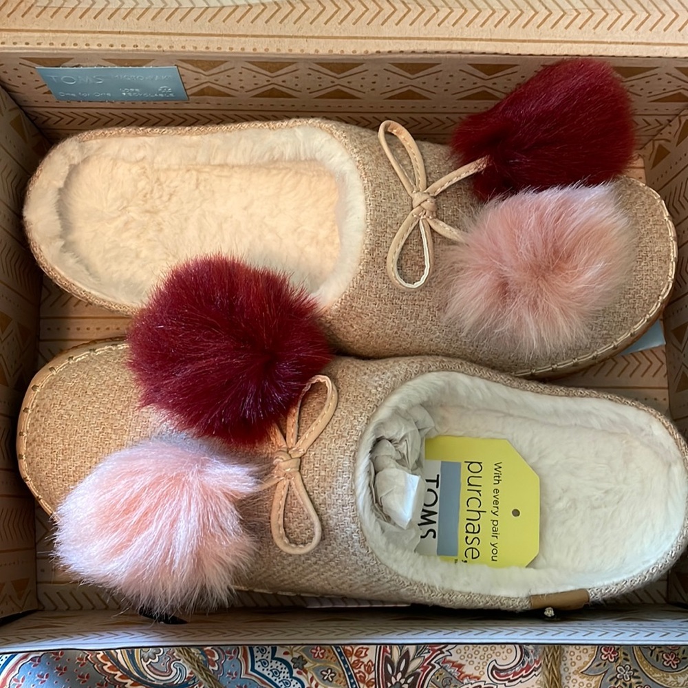 Toms slippers